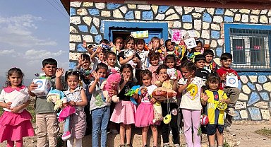 Hayırsever polis memuru Şahin'den 'Askıda Kırtasiye' projesi