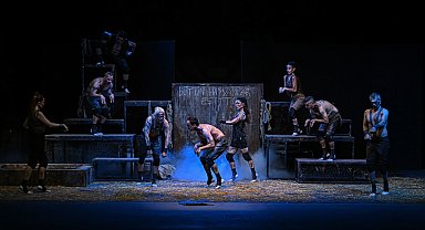 İEF'de tiyatro etkinlikleri "Hayvan Çiftliği" ile perdelerini açtı