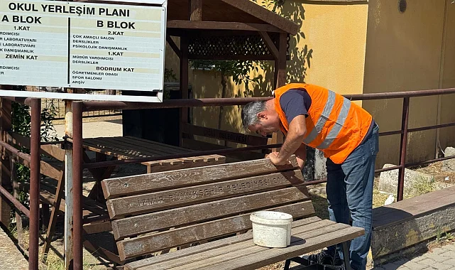 İzmir Çiğli'de okul bahçeleri yeni dönem öncesi yenilendi