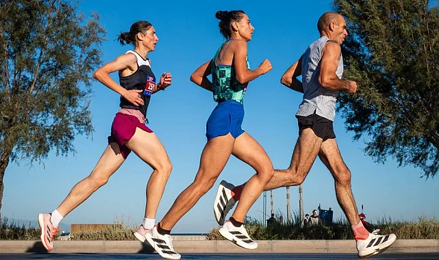 İzmir'de 9 Eylül Yarı Maratonu coşkuyla koşuldu