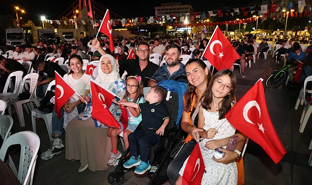 Kocaelililer, mili coşkuyu dev ekranda yaşadı