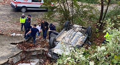 Türkeli'de otomobil şarampole yuvarlandı: 1 yaralı