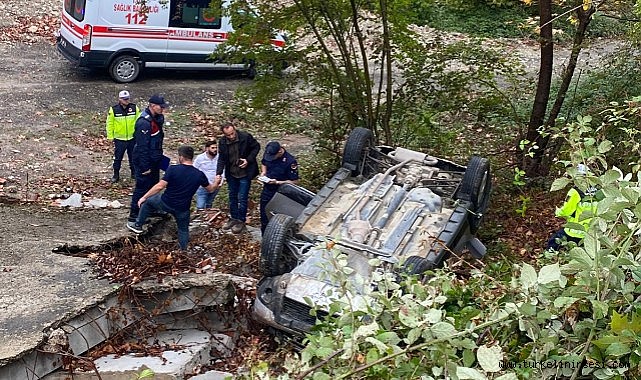 Türkeli'de otomobil şarampole yuvarlandı: 1 yaralı