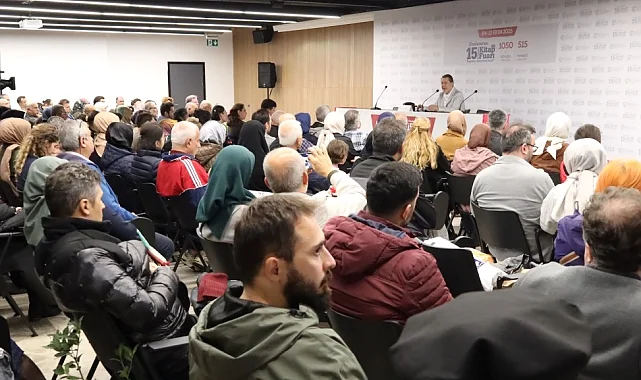 Ahmet Özhan'dan Kocaeli Kitap Fuarı'nda anlamlı söyleşi
