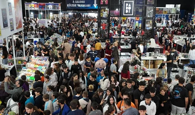 Antalya Kitap Fuarı'na rekor ilgi
