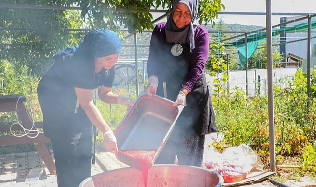 Antalya'da kışlık ürünler raflarda yerini aldı