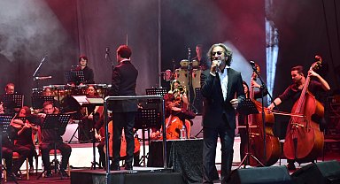 Bursa Festivali'nde 'Kalanlar' Fettah Can ile esti