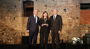 Bursa Mudanya Altan Öymen'i unutmadı