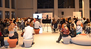 Bursa Nilüfer'de kadın haklarına felsefik bakış