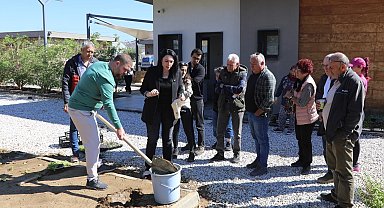 Efes Selçuk'ta üreticilere "Ücretsiz Toprak Analizi Eğitimi" verildi