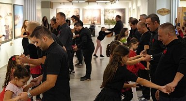 Eskişehir'de ilk dans! Kız çocukları babalarıyla dans etti