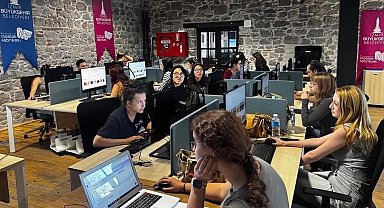 İzmirli gençlere 'Canva' eğitimi