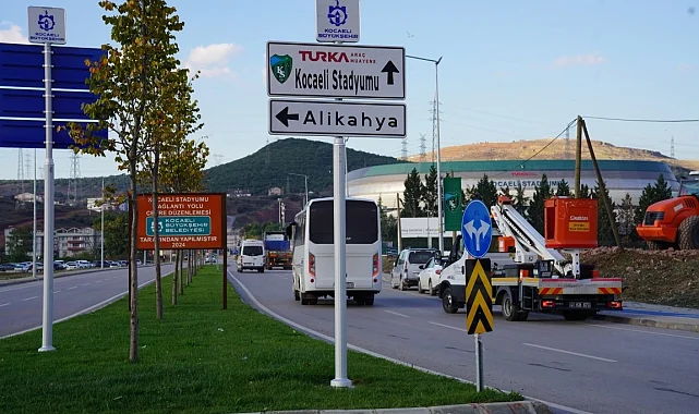 Kocaeli Stadı'nın yeni isim tabelaları monte edildi