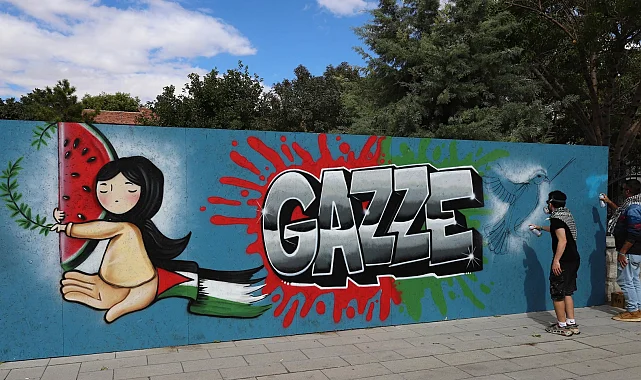 Konya'da gönüllü grafiti sanatçıları "Gazze" için çizdi