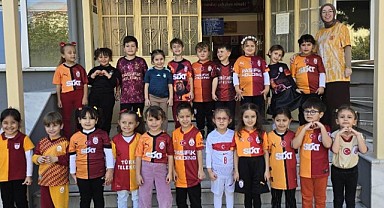Küçük kalplerden büyük renkler: Türkeli’de tüm sınıf Galatasaraylı