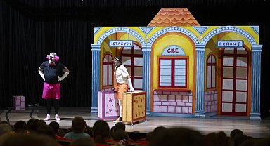 Mersin'de perdeler çocuklar için açıldı