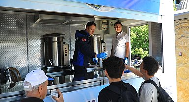 Muğla Büyükşehir sıcak bir çorba ile öğrencilerin yanında