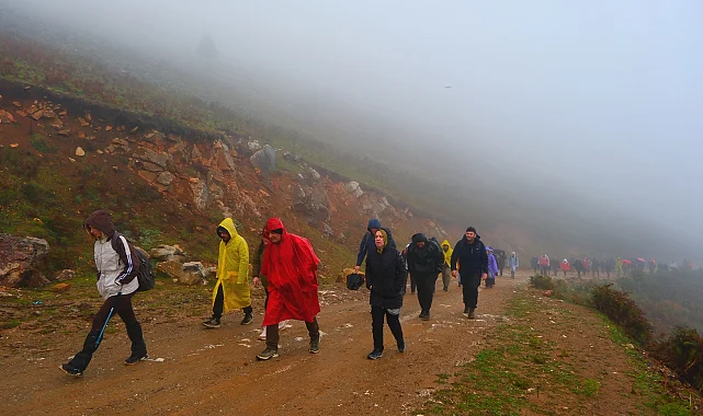 Sakarya'da 16 km boyunca durmadan yürüdüler