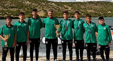 Sakaryalı sporcular Eskişehir'de ikincilik kupasını kaldırdı