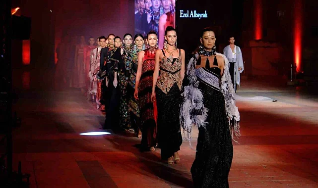 Şanlıurfa'nın pamuğu moda ile buluştu... Modacı Erol Albayrak'tan Urfa'da muhteşem defile