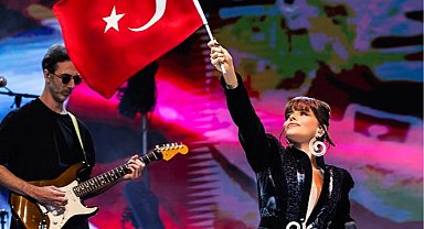 Simge, Cumhuriyet coşkusunu Didim'de yaşattı