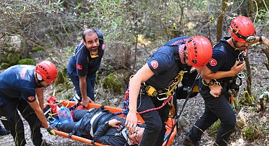 Terapi Ormanı'nda kurtarma operasyonu! Dağlık arazide yürüyüş yapınca…