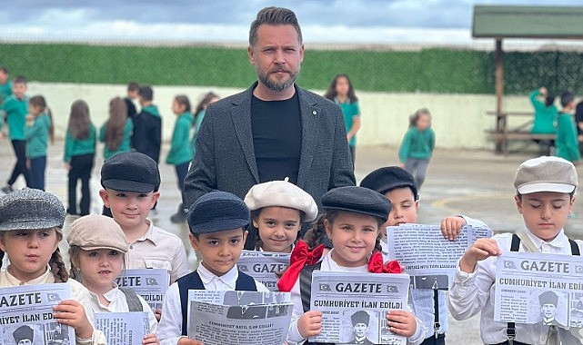 Türkeli'de öğrenciler Cumhuriyet'in ilanını temsili gazete ile duyurdu