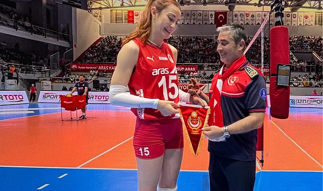 Voleybolun yıldızlarından İzmir İtfaiyesi'ne teşekkür