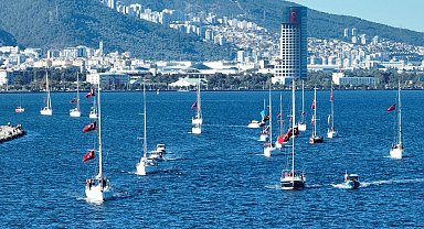Yelkenler İzmir'de Cumhuriyet coşkusuyla doldu