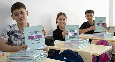 5 bin öğrenciye ücretsiz test kitabı