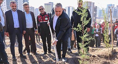 Ankara Keçiören'de fidanlar toprakla buluştu