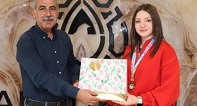 Artuklu Belediye Eşbaşkanı, Mardinli Türkiye Şampiyonu sporcuyu ağırladı