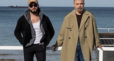 Berkay ve Ümit Sayın'ın güçlü yorumuyla "Gül Beyaz Gül"e büyük ilgi