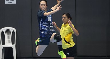 Bursa Büyükşehirli kadın hentbolcular EHF Avrupa Kupası'nda tur kapısını araladı