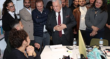 Bursa'da Başkan Şadi Özdemir'den üniversitelilere vize morali