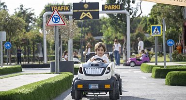 Çocuklar Trafik Parkı'na akın etti