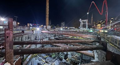 İstanbul Kabataş metro şantiyesinde iskele çöktü! 5 işçi mahsur kaldı