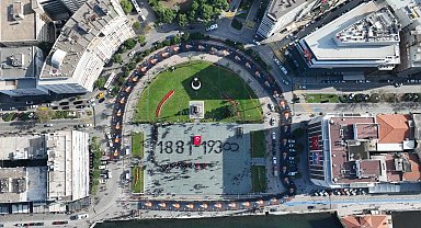 İzmir Ata'sına 350 metrelik posterle yürüdü