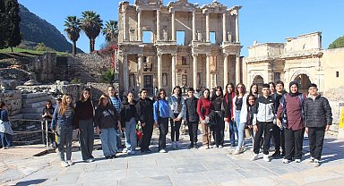 İzmir Büyükşehir'den Efes'te tarih ve müzik molası