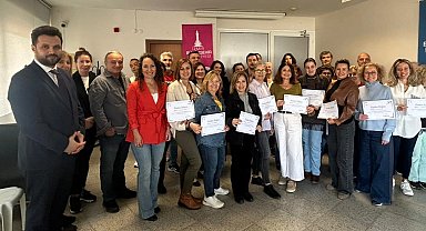 İzmir Meslek Fabrikası'nda sertifika sevinci