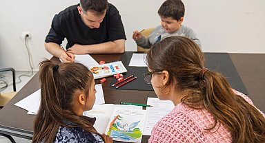 İzmir'de 'Renkli Harfler' projesinde ders zili çaldı