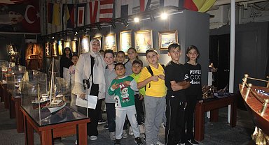 İzmirli öğrenciler, dil becerilerini gezerek pekiştiriyor