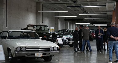 Klasik otomobil müzayedesine yoğun ilgi