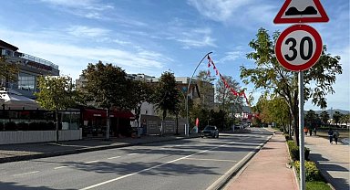 Kocaeli Başiskele sahilinde yoğun trafiğe pratik çözüm