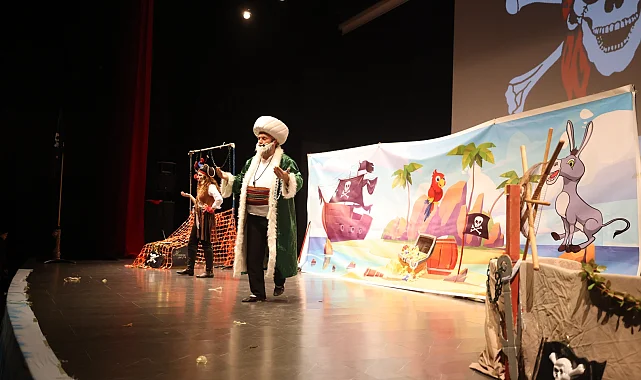 Kocaeli Çayırova'da çocuklar tiyatroyla ara tatilin keyfini çıkardı