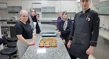 Kocaeli'de yeni pasta şefleri eğitimlerine başladı