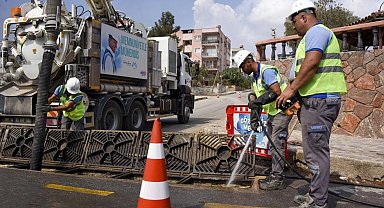 Mersin'de taşkınlara karşı 7/24 temizlik mesaisi