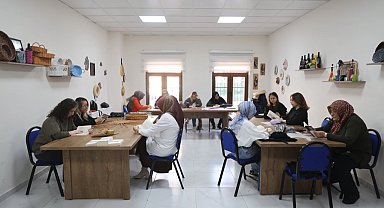 Nevşehir Belediyesi kursiyerlerine kitap okuma etkinlği