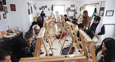 Nevşehirli üniversiteliler dokuma atölyesine katıldı