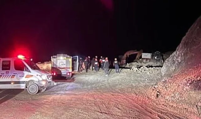 Sivas'ın Divriği'ndeki göçükte arama çalışmaları sürüyor